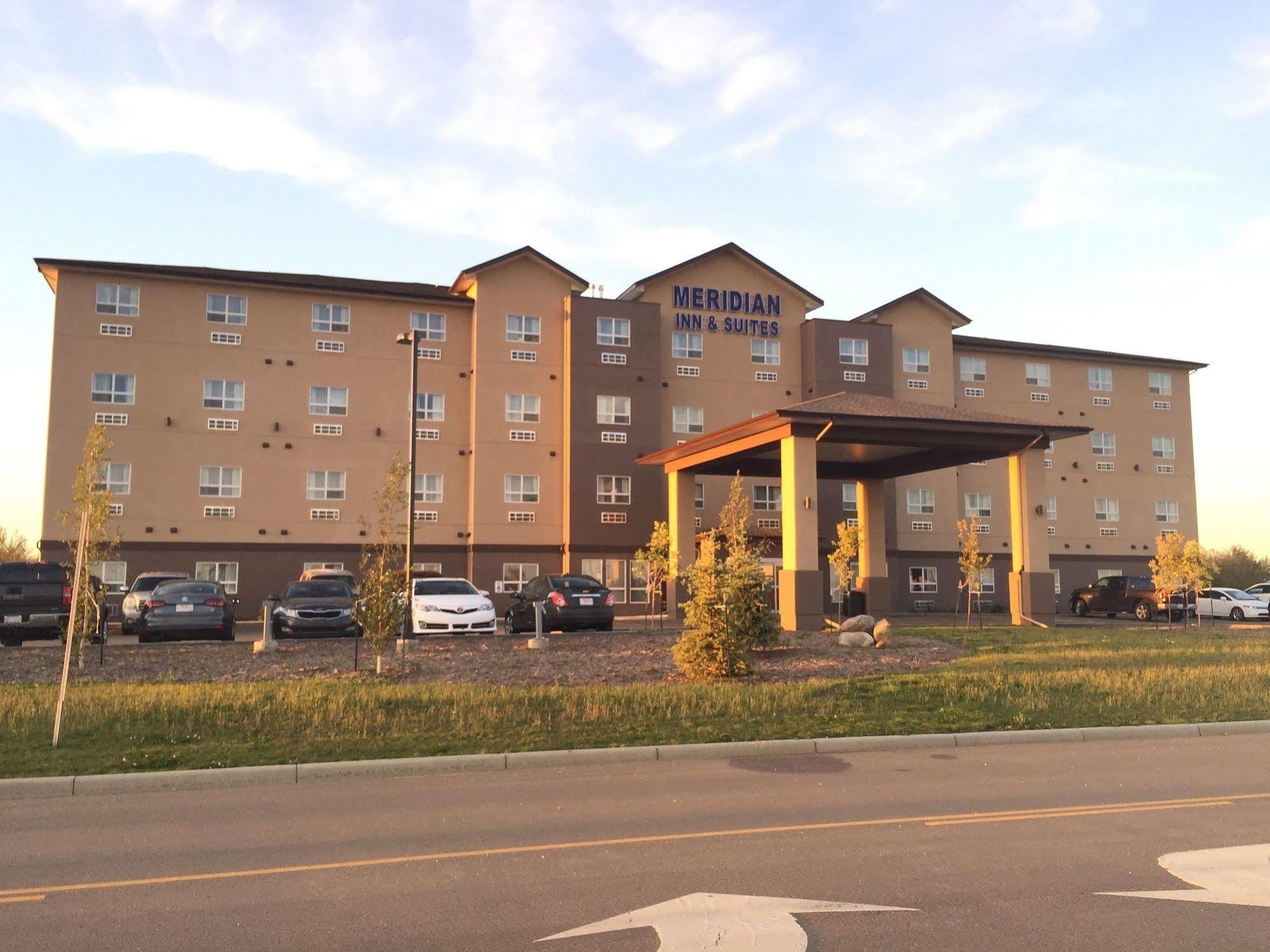 Meridian Inn & Suites Lloydminster Exterior photo